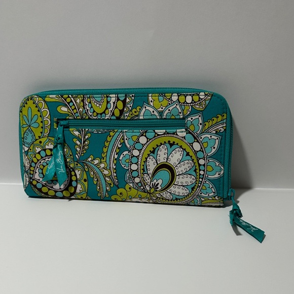 Vera Bradley Large Zip Travel Organizer Wallet – Peacock Print (Retired 2011) - Picture 3 of 6